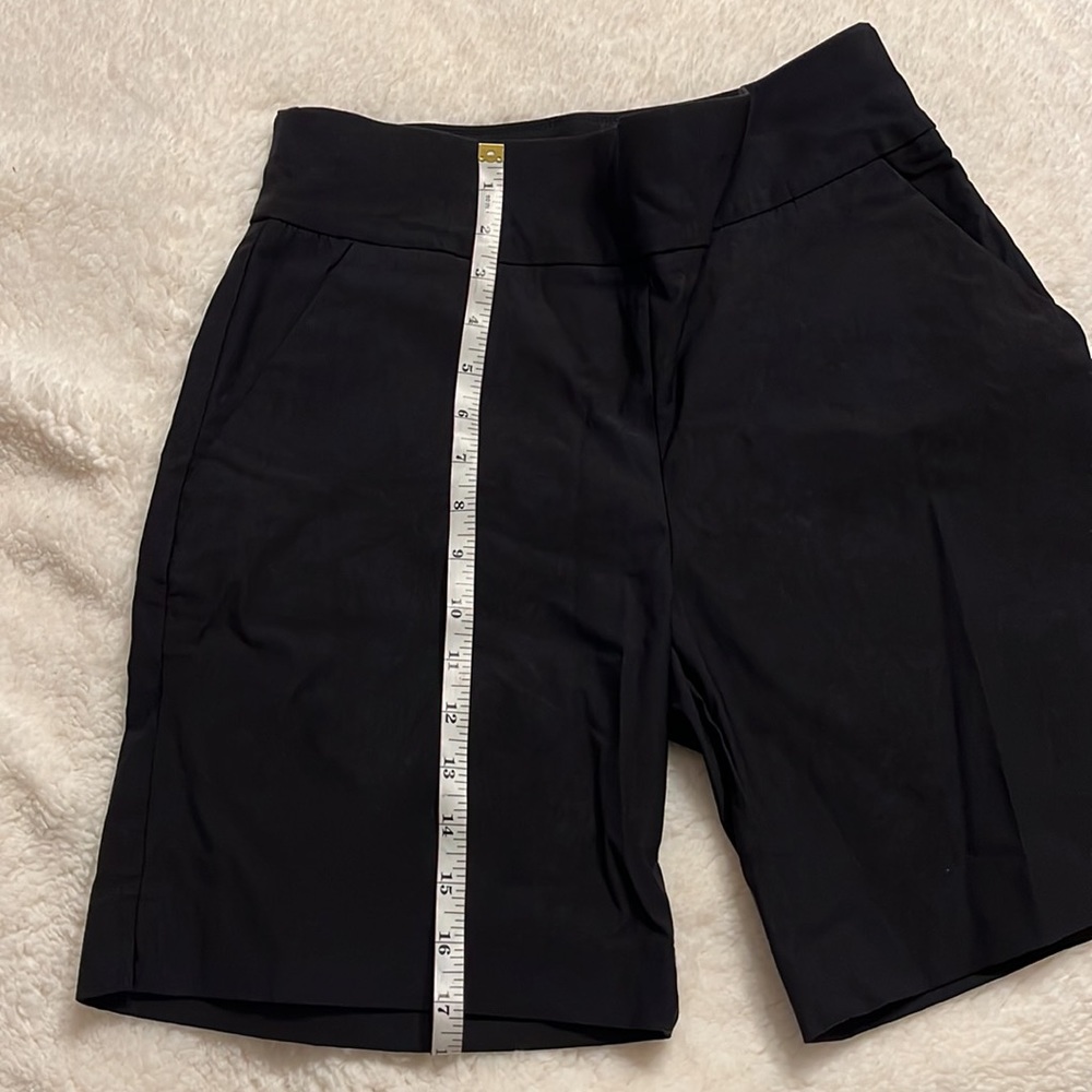 Black Bermuda shorts - NY & C size small - Picture 2 of 7